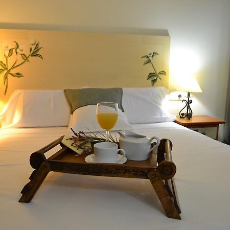 Hostal Toribio Ґалароса Екстер'єр фото