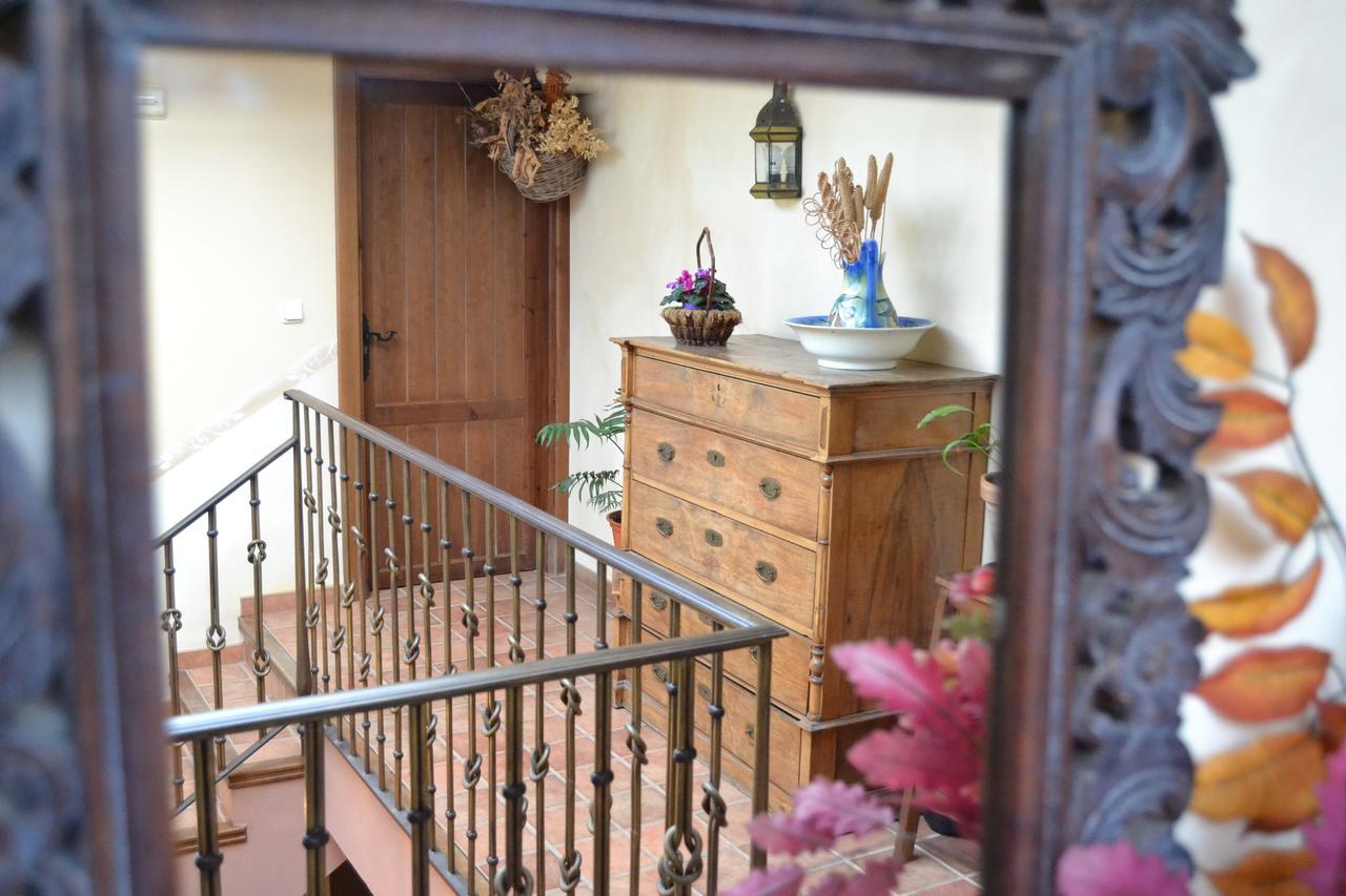 Hostal Toribio Ґалароса Екстер'єр фото