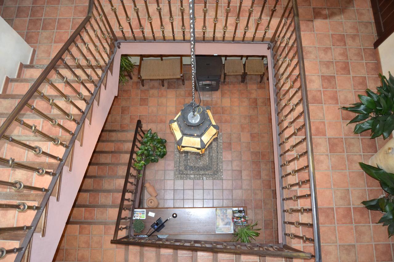 Hostal Toribio Ґалароса Екстер'єр фото