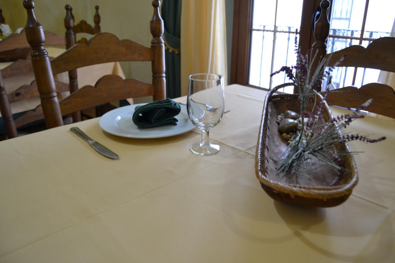 Hostal Toribio Ґалароса Екстер'єр фото