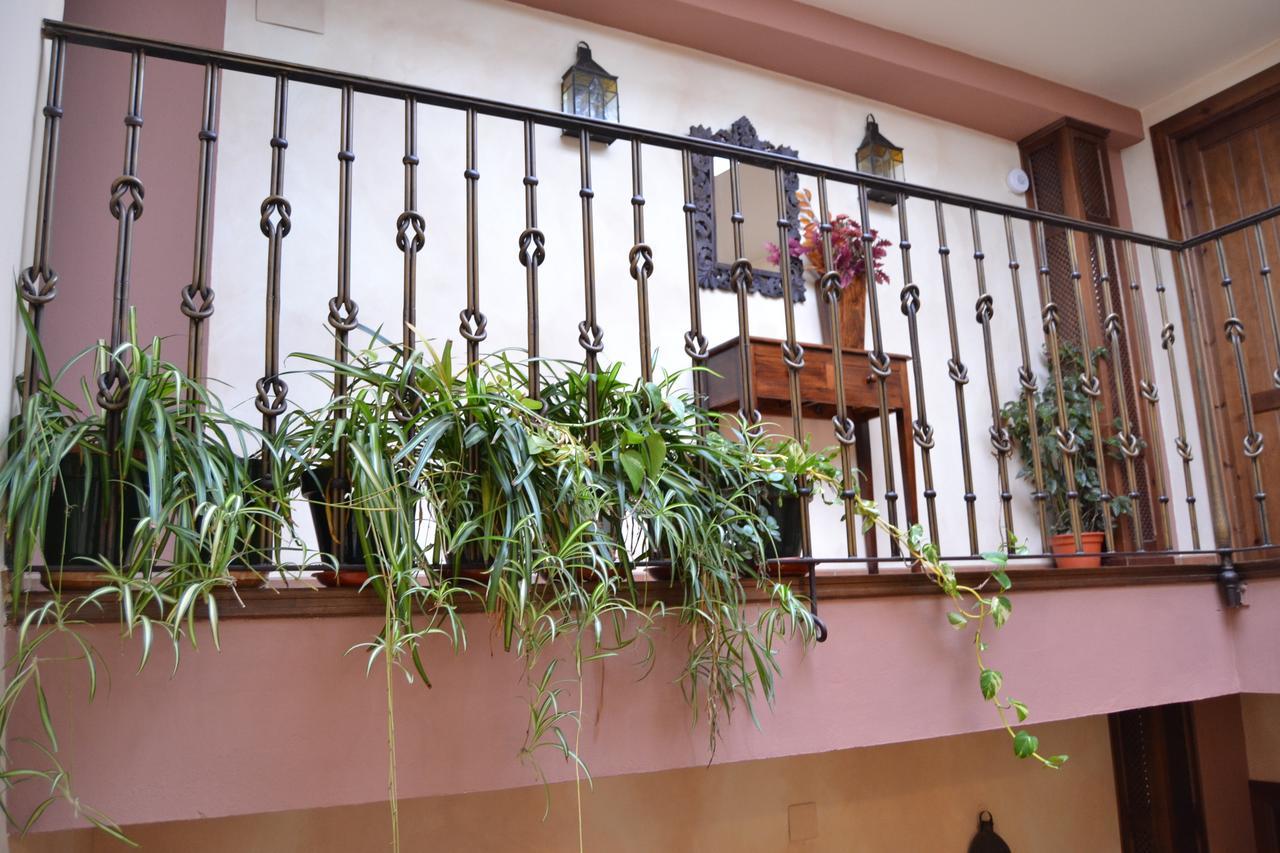 Hostal Toribio Ґалароса Екстер'єр фото